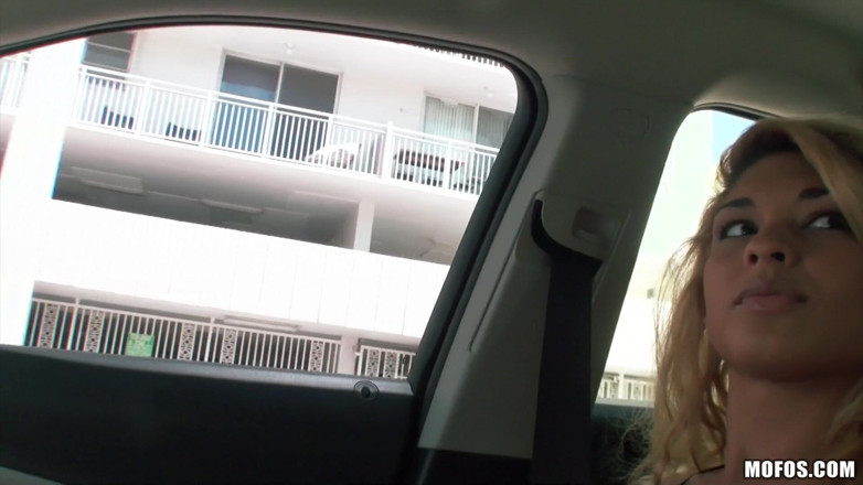 Stranded Teens: Strandade tonåringar - Valentinas smutsiga lilla hemlighet hon längtar efter stor...