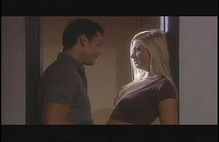 Perfect Porno: Pembantu peguam blonde yang cantik menghisap dan menjilat batang dan...