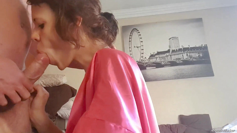 domslutfucker: Gadis berjubah merah muda mengisap kontol dan memberikan handjob sampai...