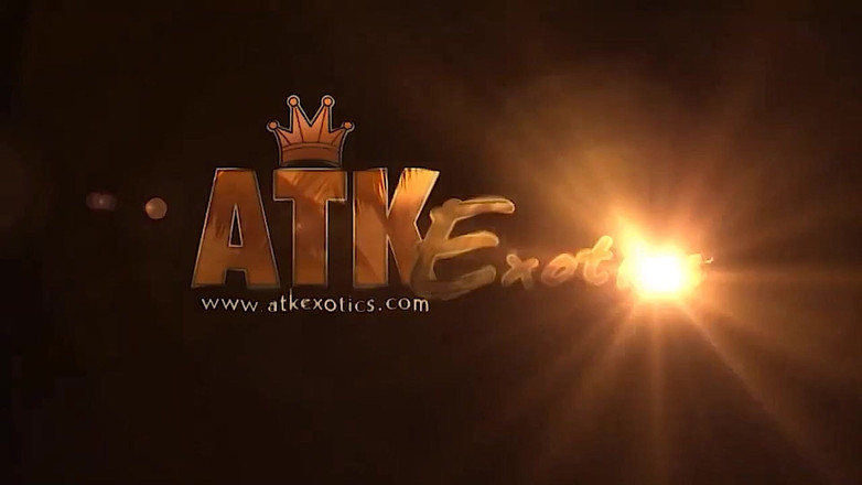ATK Exotics: Si diverte con i giocattoli