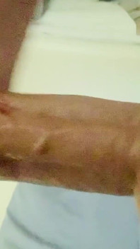 Ich liebe es, auf meinem großen dildo zu hüpfen