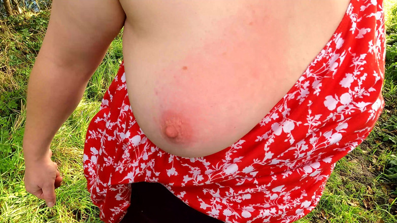 Bouncy Tits Action: khet men uske nagn stanon ko pita gaya