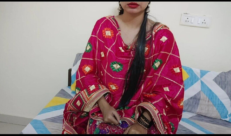 Saarabhabhi6: Mama vitregă desi convinsă de fiul vitreg excitat pentru futai...