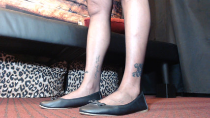 Abby Anna: ShoePlay de piernas cruzadas en ballet
