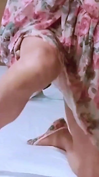 Pai-Chan dalam pakaian floral