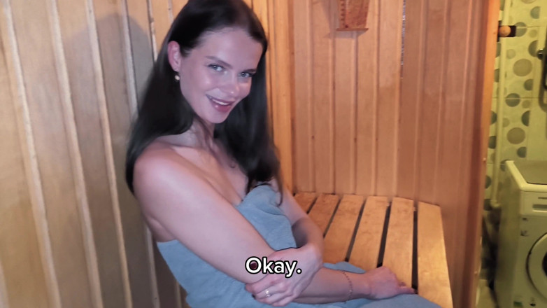 S-Wife Katy: Ich sah ein schönes Mädchen in einer öffentlichen Sauna und beschloss,...