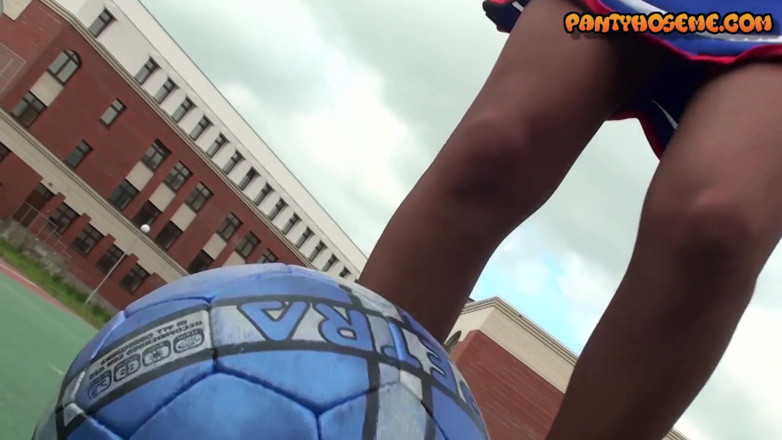 Pantyhose me porn videos: Puszczalska cheerleaderka Melissa w czarnych rajstopach miga