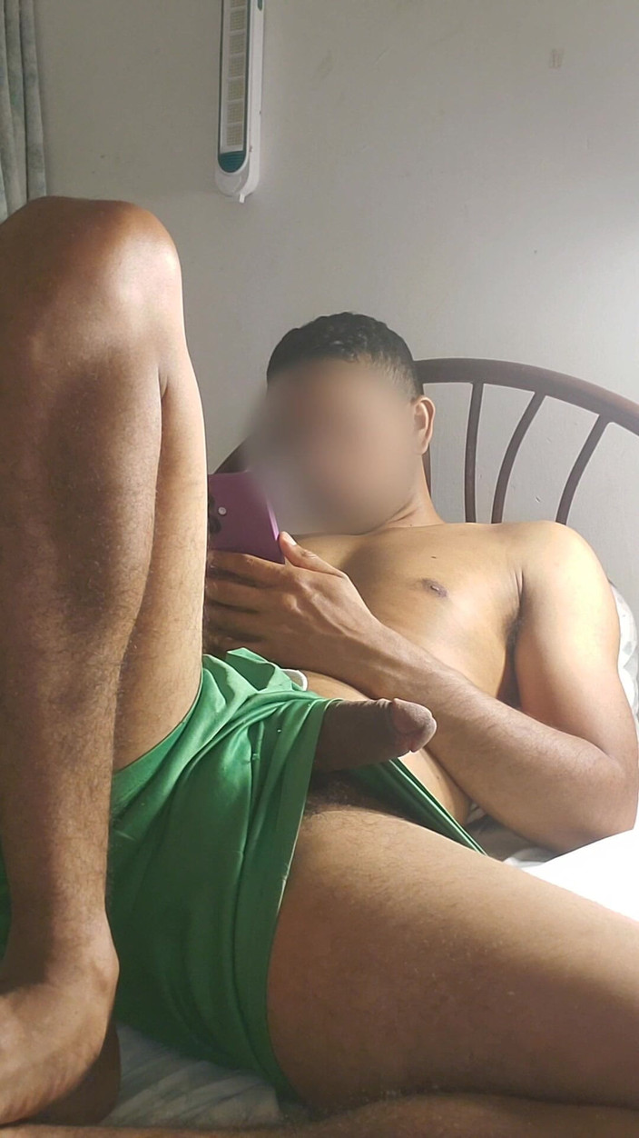 Charlieburrito: Чоловік дивиться порно наодинці