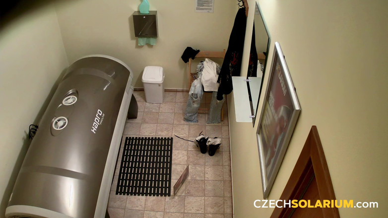 Czech Solarium: Czech Solarium 114: สาวพังค์อวดหมึกและหีของเธอ