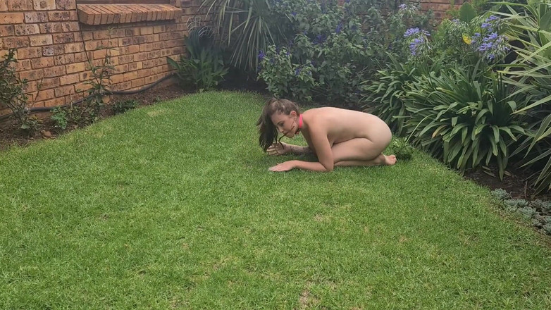 Inked butterfly: Humilhando-me agindo como um cão, fazendo truques, bem como mijando...