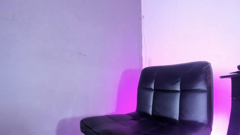 XaraBliz: Webcam Xarabliz Femboy - Interazione Calda Con Moreno