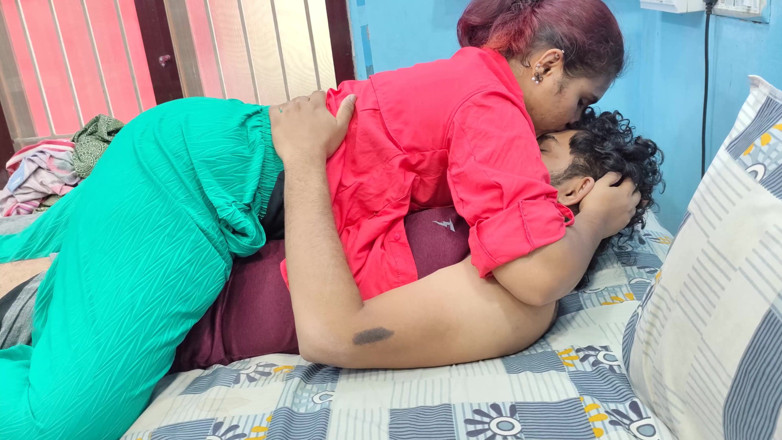 Vaigavarun45: Girl Kissing Boy and Hot Romance