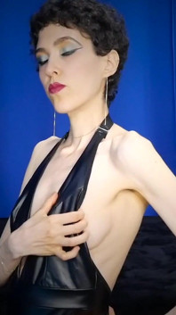 Sexy Deep Cleavage Ita