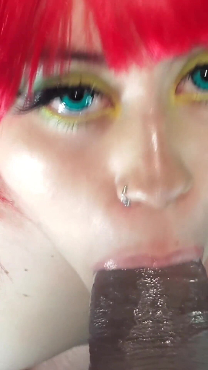 DherlyDoll: Hon älskar att bli matad med utsökt sperma