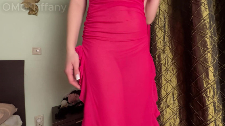 OMG Tiffany: 我慢できず、義理の妹が服を試着している間にセックスしました