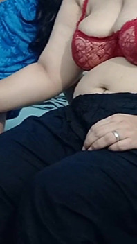 大胸部印度女郎用我大鸡巴的美丽打手枪让我享受性爱的乐趣