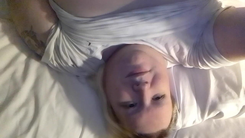 Roxxie rae page: Melancap lewat malam di hotel