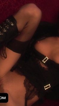 Sarah Twain and Bianca Share a Big Dildo