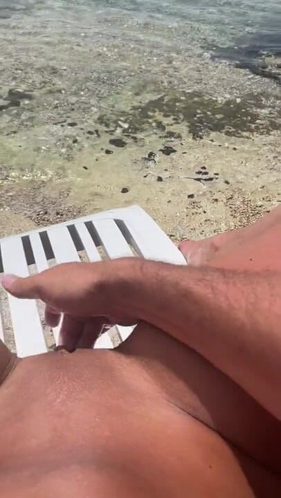 Spuirtcouplexxxx: Mega chorro en la playa de Valalta, cerca de la...