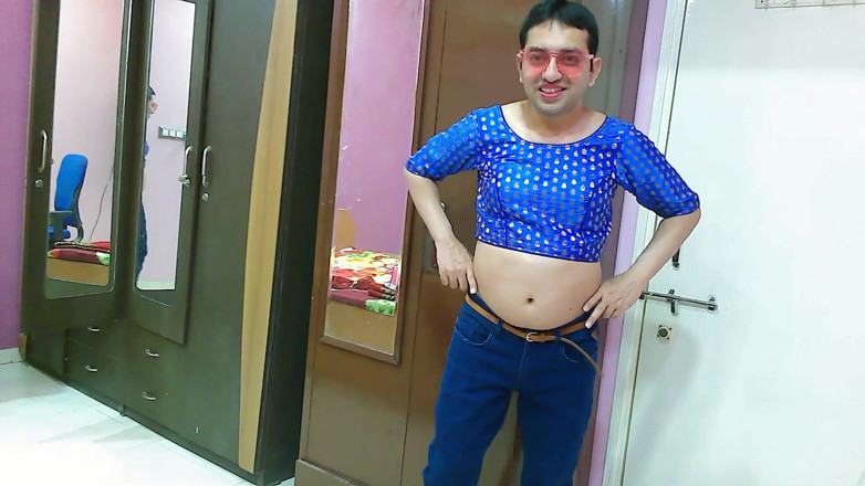 Cute & Nude Crossdresser: Śliczne maminsynek crossdresser femboy Sweet Lollipop w dżinsach, crop top,...