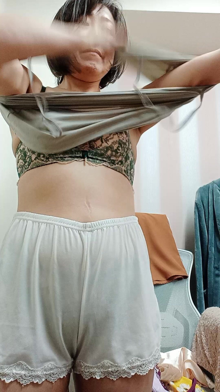 Mayumi Kanzaki: Kıyafet Değiştirme Videosu