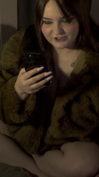 Nu mai suntem împreună! Pornstory: Amanta își fută băiatul cu un strap-on în timp ce el poartă o centură de castitate