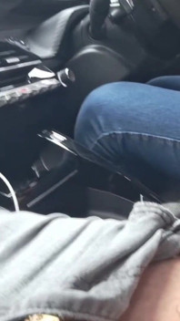 Una Masturbazione Dentro L'app L'auto Del Conducente Ha Lasciato Che Le Faccia Venire in Bocca!