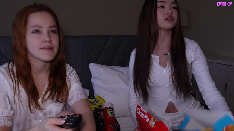 Kwini Kim: Young Asian Girl Has Lesbian Sex with Her Hot Red-haired...