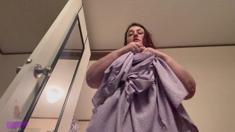 BellaBlast: Legata sotto di me: il mio culo oscillante lascia uscire...