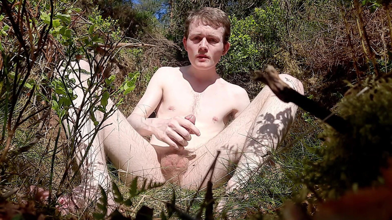 Forest Boi: Ormanda çıplak mastürbasyon yapıyor
