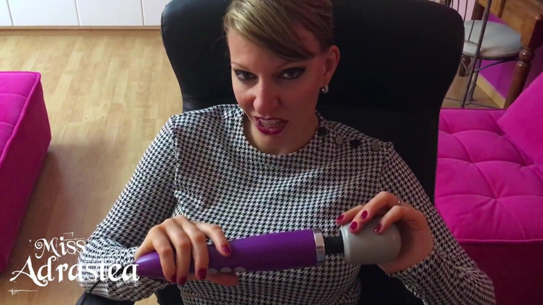 Miss Adrastea: Prego di sborrare sulle mie calze!