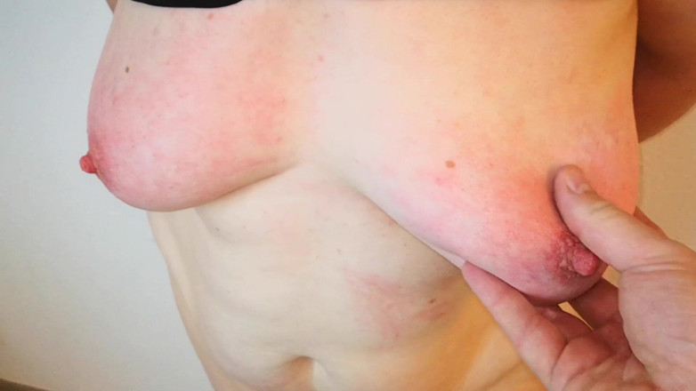 Bouncy Tits Action: Schiaffeggiando queste tette molto bene