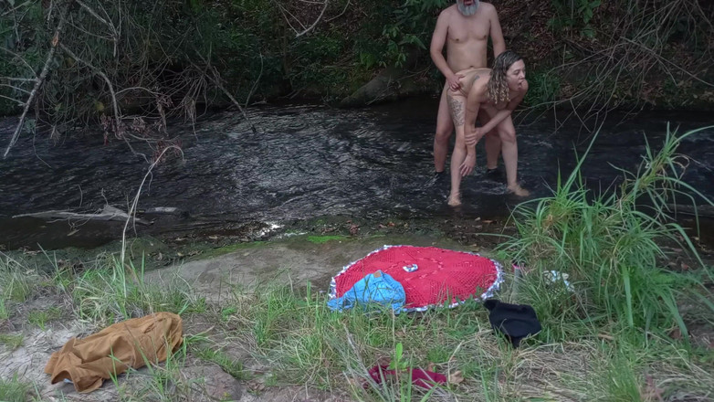 Victor SweetCoupleStories: Cuộc gặp gỡ với một người lạ tại một thác...