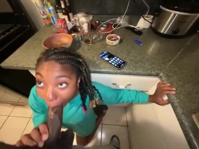 Fijii pornbox: 옴 내 목구멍에 지금 아빠 흑인 대물 자지에게 무슨 일이 일어날거야