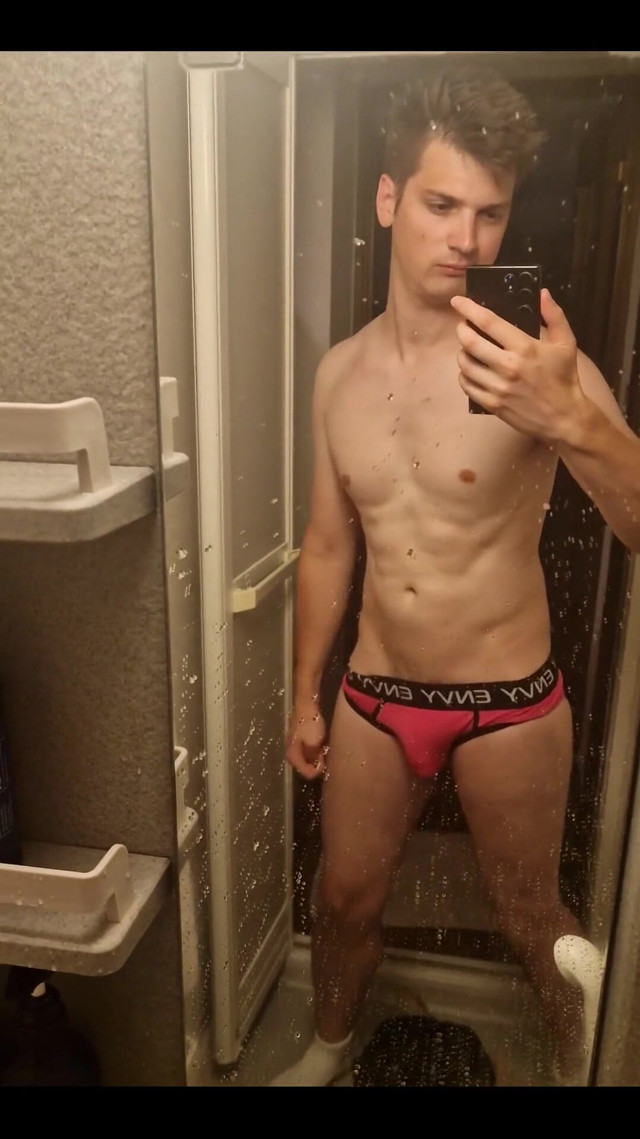 Little Video in the Bathroom (Snauwflake)