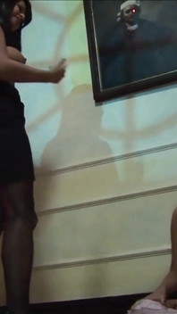 Amor lésbico entre Eva Angelina y Carly Parker dos zorras con tetas grandes y turgentes disfrutan tocando y lamiendo su coño