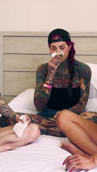 Три девушки в подтянутой безостановочной форме: Марс Соло, Inked2plz, Andi Wild