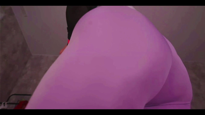 AssGives: Relaxe com uma bunda enorme