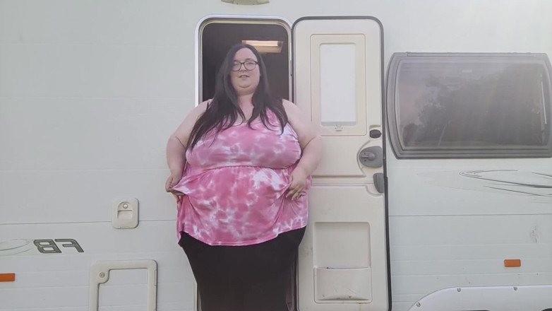 SSBBWLadyBrads: SSBBW Vs Tiny caravan door