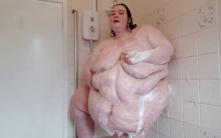 SSBBWLadyBrads: Ssbbw badkamer buikspel &amp; douchespel