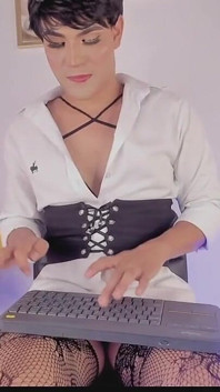 Femboy ken说服托马斯让他吮吸和舔他的全身，你必须看到它到最后