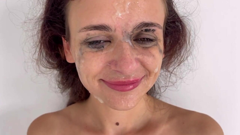 Kate Rich studios: Me follé duro en la boca y me corrió en...