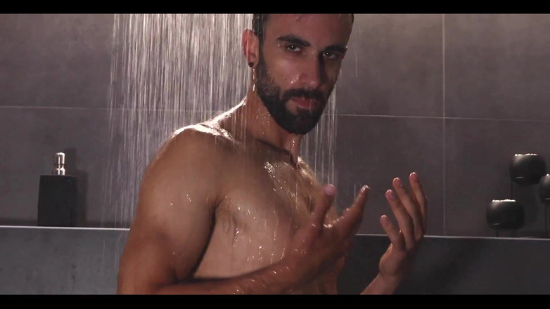 Zeus Ray: Я хотів би прийняти душ з тобою, красунею. Приєднуйтесь до мене і подивіться повне відео