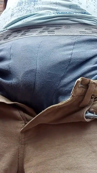 Cowok sange lagi asik masturbasi