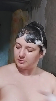 Pișat și cu gura în baie