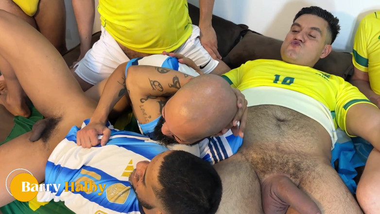 barryhlaby: Surucopa - Argentina mengambil ayam jantan daripada orang Brazil