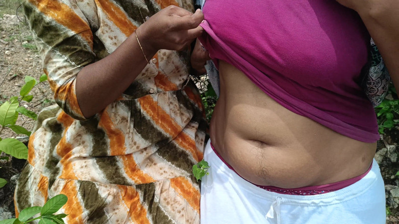 Magilmathi: Percintaan lesbian panas di luar