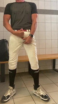 Jockdad87 s baseballovým vybavením střílí svůj alfa náklad v šatně