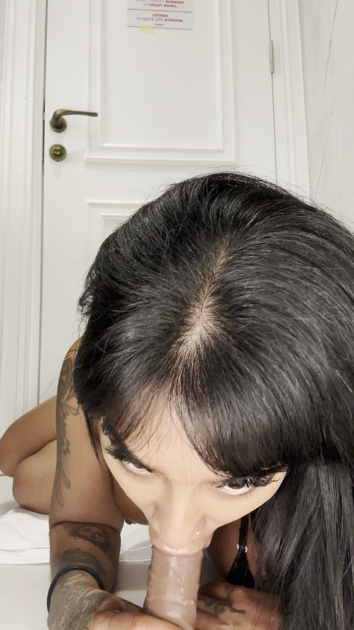 Yasmina Khan: 내 딜도를 타고 좋은 작은 창녀처럼