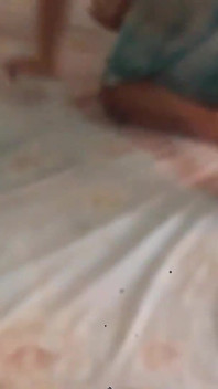 Ibu tiri membuatkan saya menjilat pepeknya.
